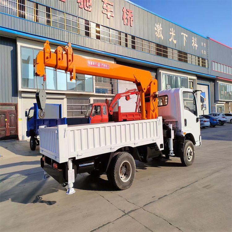 高邑县三轮随车吊定制 农用改装机自备吊中瑞长期出售